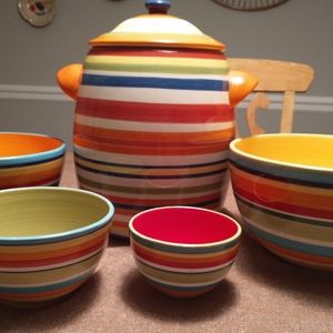 Beverage dispenser and serving bowls